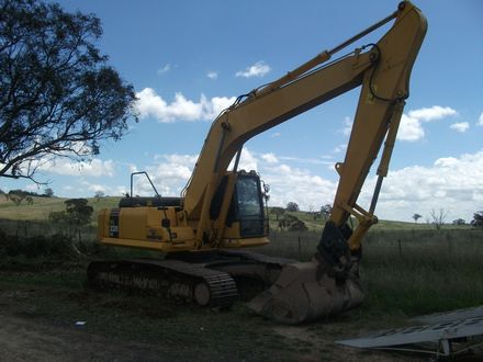 Excavator - PC220LC-7